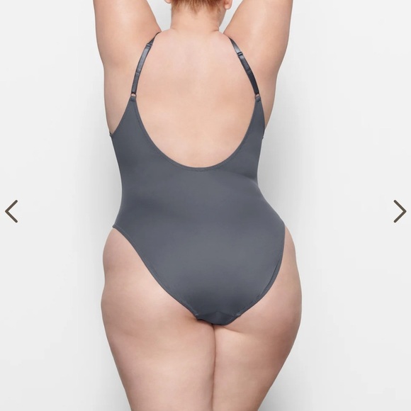 Skims signature swim SCOOP NECK ONE PIECE NWT - Picture 3 of 8